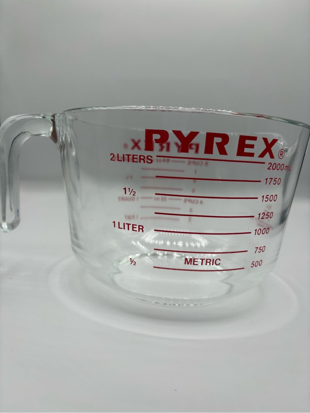 Vintage PYREX 8 cup, 2 liters 564 LARGE Red lettering EXCELLENT - Picture 4 of 11